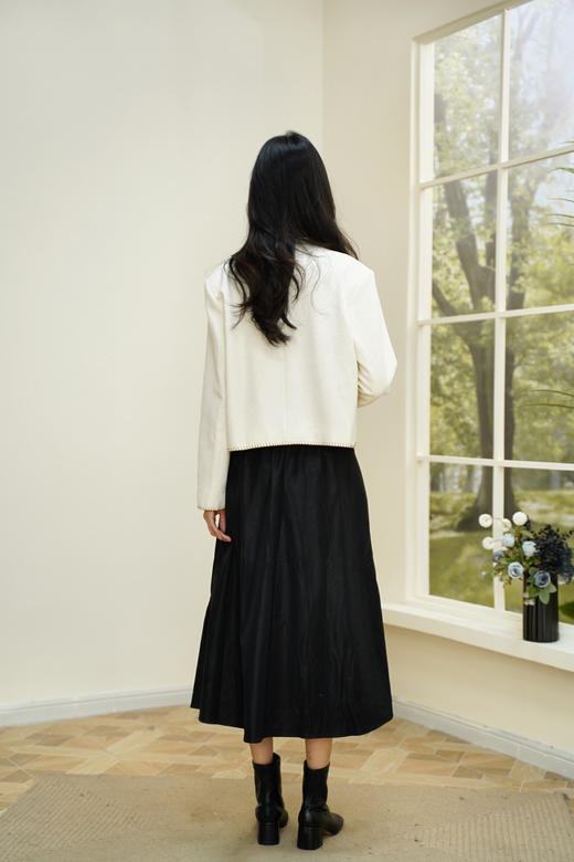 臣禾	【钩边香风外套】设计感圆领短外套	JZ253010101 商品图3