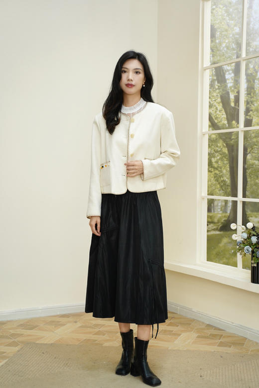 臣禾	【钩边香风外套】设计感圆领短外套	JZ253010101 商品图2