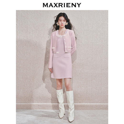 玛克门店发货：MAXRIENY肌理感外套女24冬新款华夫格华丽立体花设计(货号:MC85JA555) 商品图0