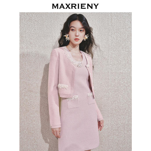 玛克门店发货：MAXRIENY肌理感外套女24冬新款华夫格华丽立体花设计(货号:MC85JA555) 商品图1