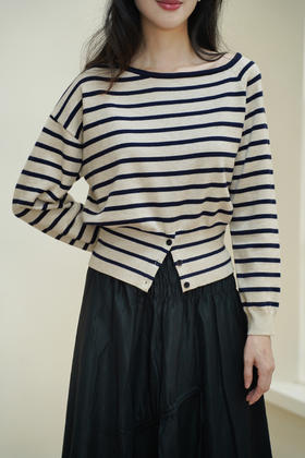 臣禾	【设计感条纹衫】露肩不对称套头针织衫  	JZ253051975