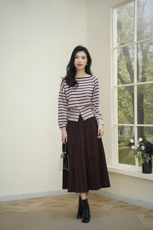 臣禾	【设计感条纹衫】露肩不对称套头针织衫  	JZ253051975 商品图3