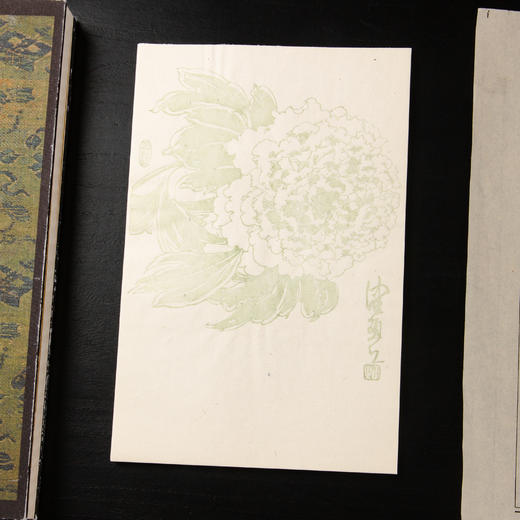 80-90年代朵云轩制木版水印《陈佩秋曹州牡丹》老信笺（一包40张） 商品图2