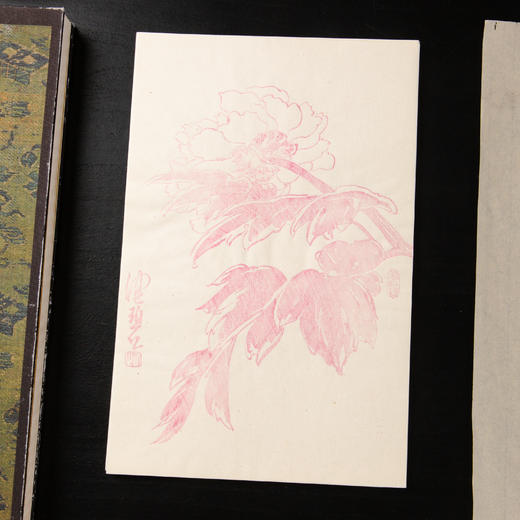 80-90年代朵云轩制木版水印《陈佩秋曹州牡丹》老信笺（一包40张） 商品图3