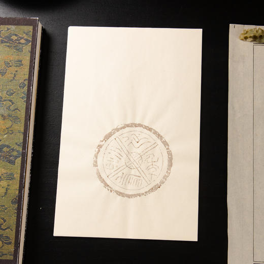 80年代荣宝斋制木版水印《秦汉瓦当》老信笺（一包48张） 商品图5