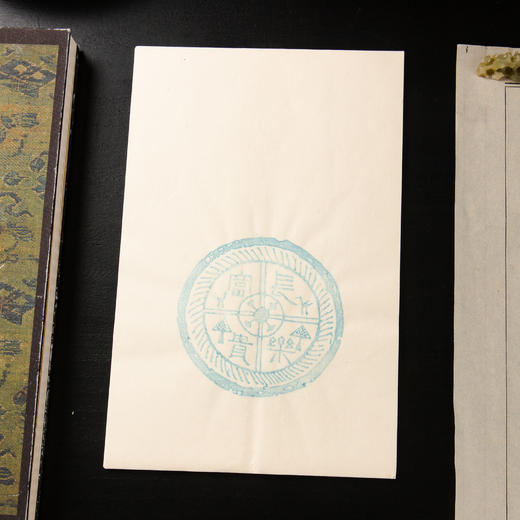 80年代荣宝斋制木版水印《秦汉瓦当》老信笺（一包48张） 商品图3