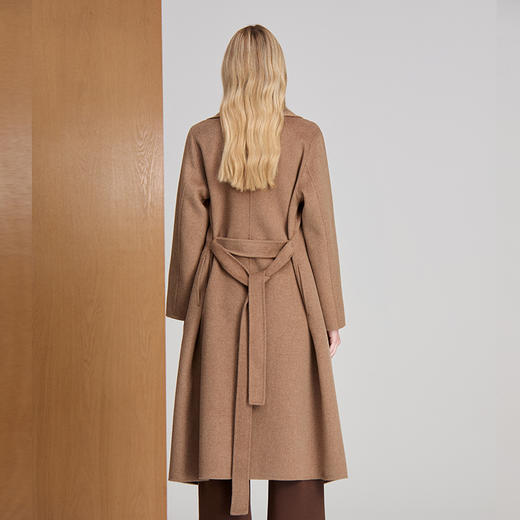 EITIE爱特爱无驳头翻领设廓形简约百搭羊毛驼绒混纺面料手感温润柔软冬季保暖大衣8414111 商品图5