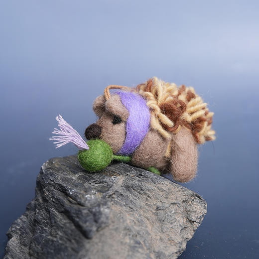 北京仓｜Felt So Good-Thea the Hedgehog-采花刺猬 西娅 羊毛毡 挂件［英国设计师］ 商品图3
