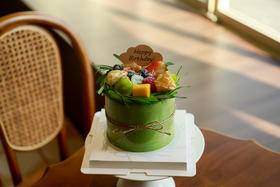 重抹茶白桃乌龙杂果糕