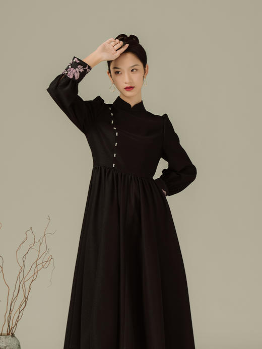 荷言GL旧时闺秀 盛轩 黑色新中式旗袍连衣裙 袖口拼接非遗漳绒 商品图0
