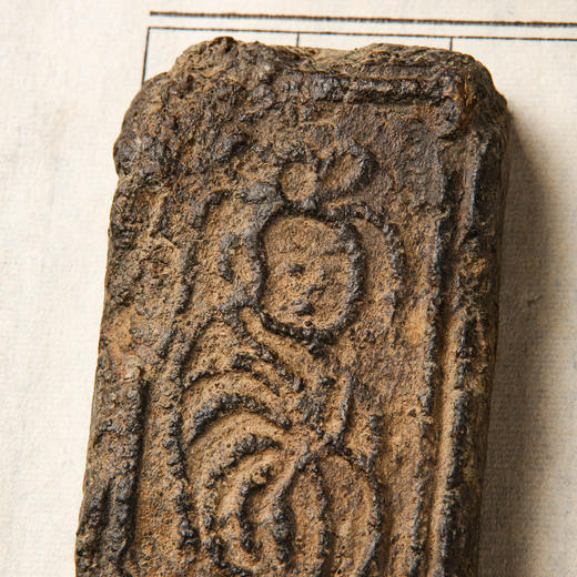 “菩萨造像”古砖制镇纸 商品图1