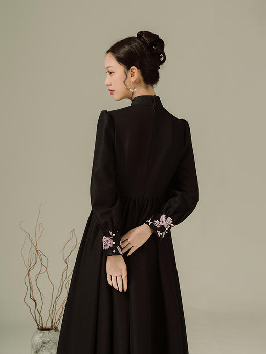 荷言GL旧时闺秀 盛轩 黑色新中式旗袍连衣裙 袖口拼接非遗漳绒 商品图3