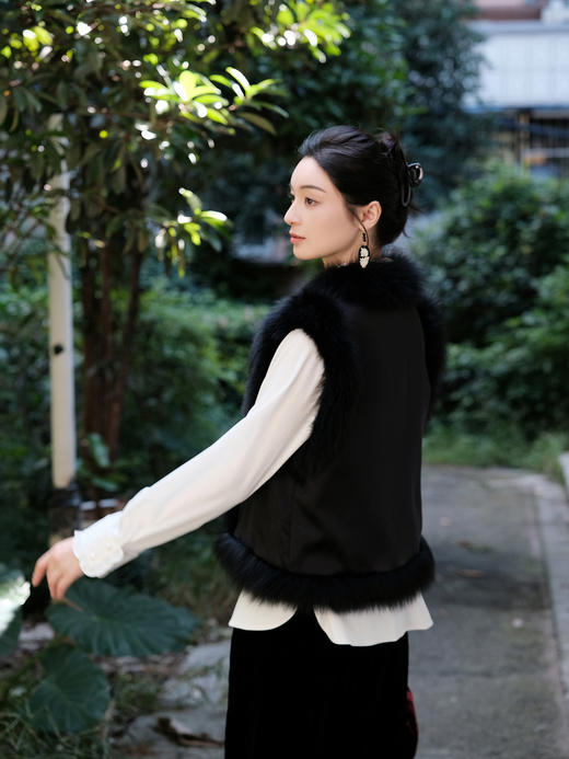 盛唐牡丹盛奢系列 | 手工打籽绣瓜瓞绵绵重缎真丝狐狸毛棉马甲 商品图4