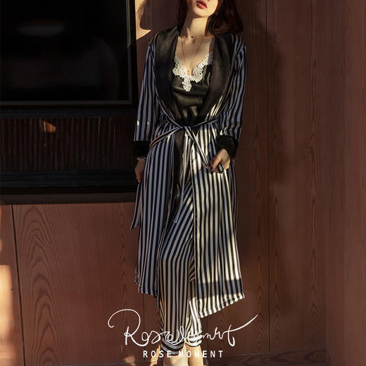 丝绒翻领珍珠装饰边黑白条印花真丝长袍 P02549 商品图5