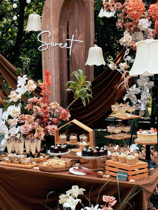 「中海汤泉」户外草坪婚礼甜品台案例 商品图0