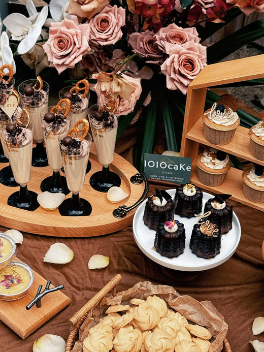 「中海汤泉」户外草坪婚礼甜品台案例 商品图1
