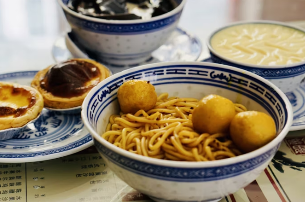 《2025茶餐厅行业品类发展报告》：4大痛点如何突破？