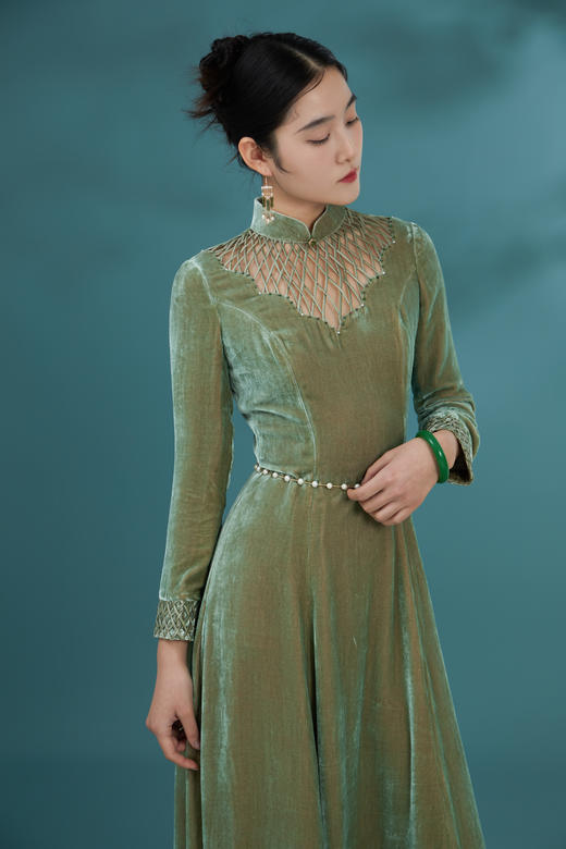 荷言HEYEN绿烟清辉 绿色编织真丝丝绒改良旗袍裙手工高级定制时装周 商品图0