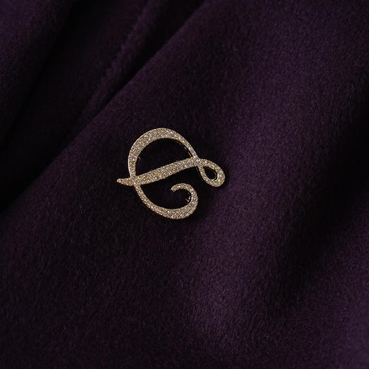 EITIE爱特爱简约领口本布腰带式收腰显瘦气质带胸针紫色保暖大衣8414102 商品图3