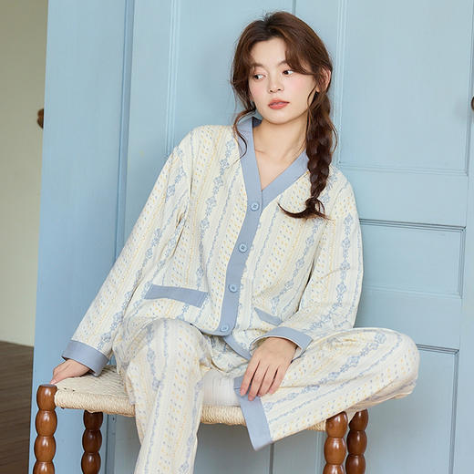 【换季出清】自然醒花漾牛奶丝家居服女款开衫（带胸垫）睡衣春秋款长袖长裤可爱卡通学生秋冬季V领和服QH 商品图9