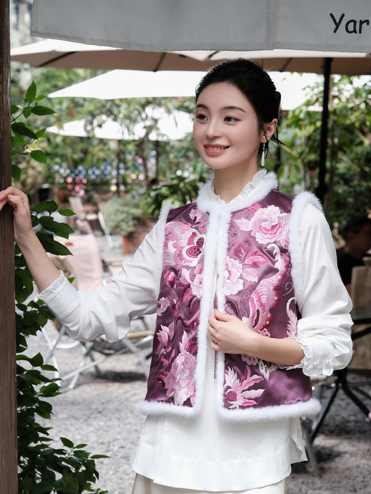 盛唐牡丹盛奢系列 | 蝶戏牡丹手绣真丝水貂棉马甲 商品图0