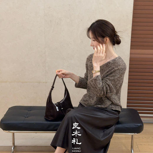 【特价不退不换】良木礼山羊绒V领上衣（Q2592461） 商品图0