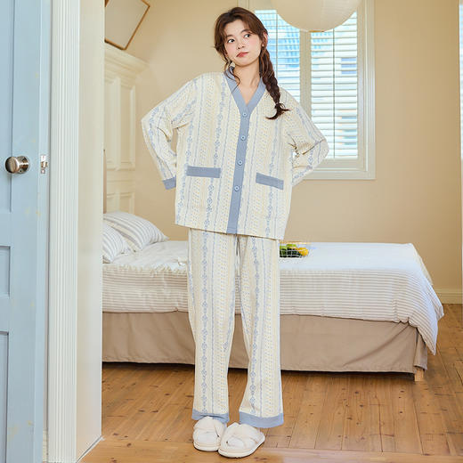 【换季出清】自然醒花漾牛奶丝家居服女款开衫（带胸垫）睡衣春秋款长袖长裤可爱卡通学生秋冬季V领和服QH 商品图2