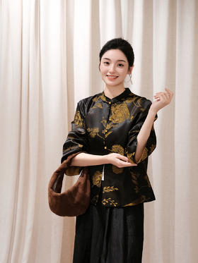 盛唐婧 | 新中式老缎灰黄对襟外套