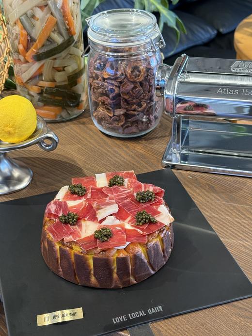 奢华鱼子酱伊比利亚红标火腿黑松露 · 巴斯克芝士蛋糕 商品图0