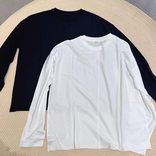 简约慵懒松弛感 领口破坏设计长袖圆领宽松版t恤筋骨立裁气质Tee 商品图3