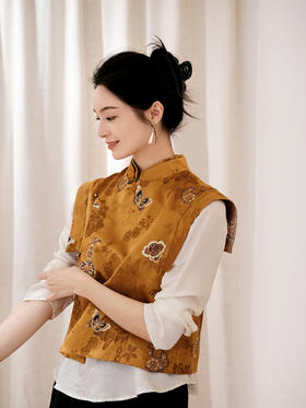 盛唐婧 | 丝毛手推绣马甲