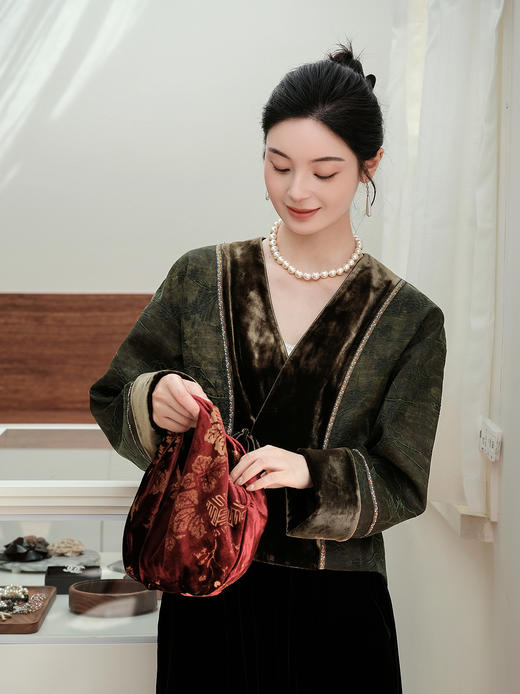 盛唐婧 | 轻奢新中式油丝香云纱拼丝绒外套 商品图1