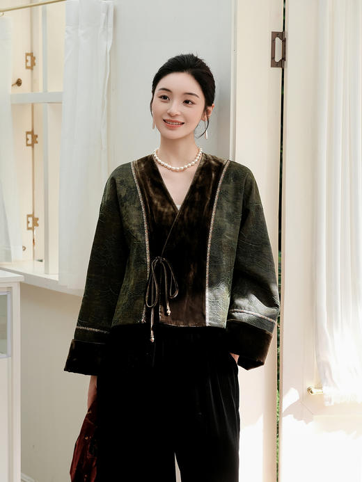 盛唐婧 | 轻奢新中式油丝香云纱拼丝绒外套 商品图0