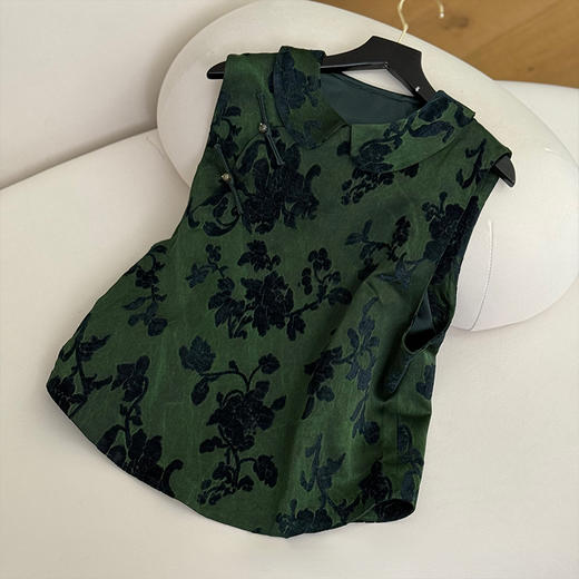 【不退不改】良木礼樟绒马甲（Q259130） 商品图0