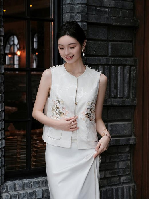 东方境X郭培| 提花拼丝绒刺绣棉马甲-白色 商品图3