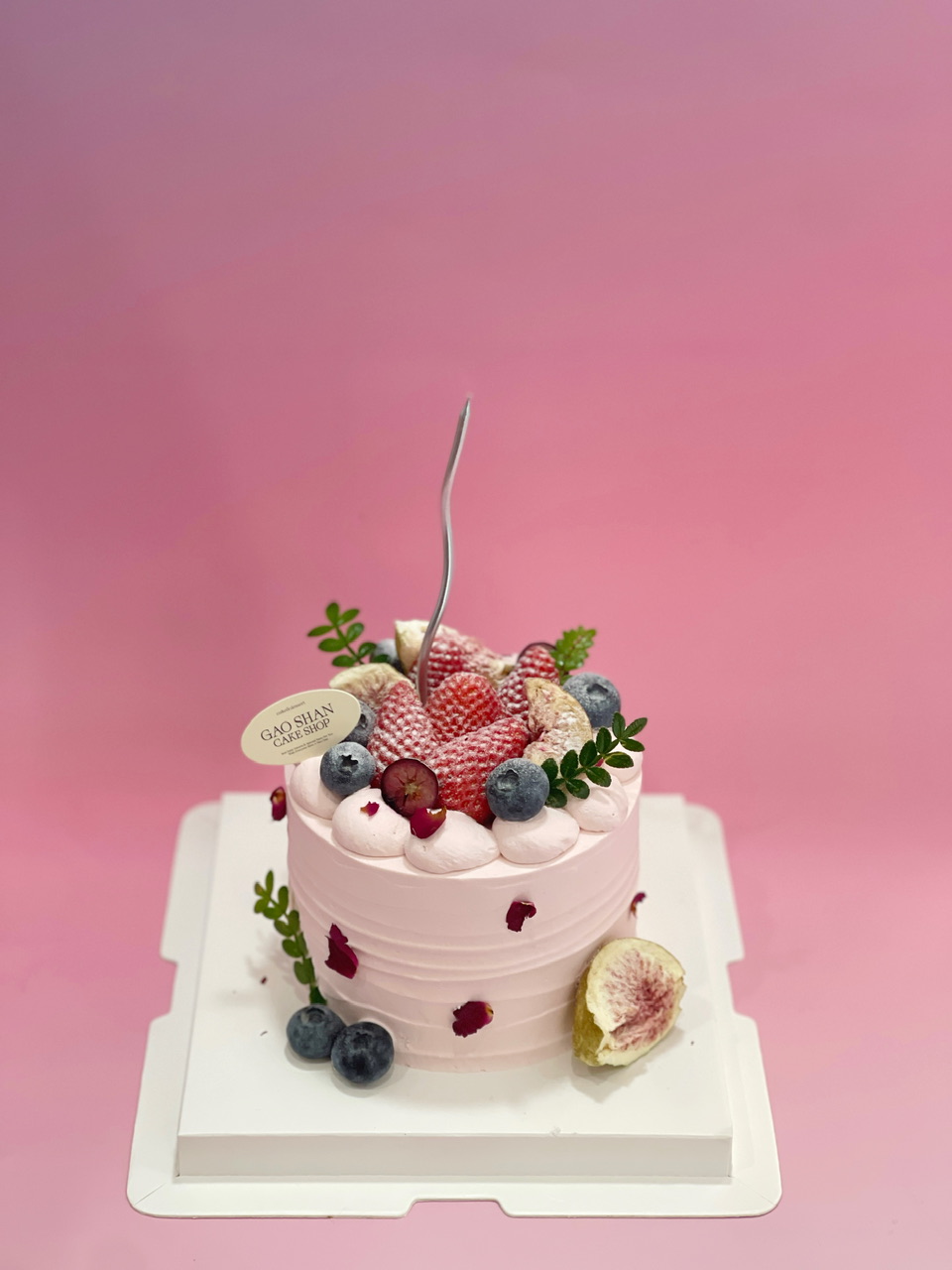 粉嫩水果蛋糕