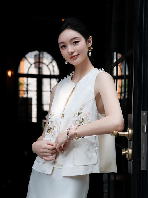 东方境X郭培| 提花拼丝绒刺绣棉马甲-白色 商品图0