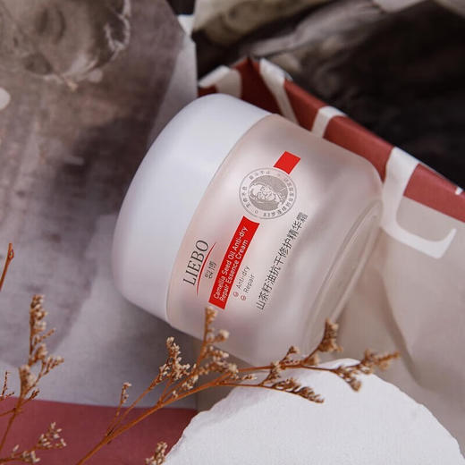 手霜/足霜/面霜/身体乳 天然成分青蒿山茶籽油等 药学家老医师领衔研发 秋冬皮肤干燥起皮皲裂 裂博山茶籽油修护系列 商品图4