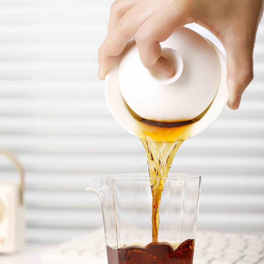 【七彩云南大金沱】正宗大叶茶，源自勐海高山茶园 ，熟韵陈香，浓醇滋味 沱型周正，圆润饱满 商品图6