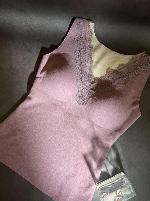 Gote秋冬新品“暖绒茧”法式蕾丝V领一体背心 商品图3