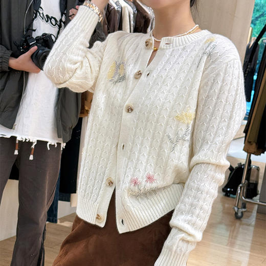 【预售7天】良木礼山羊绒开衫（Q2592860） 商品图3