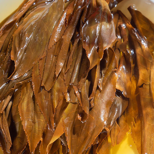 【七彩云南1939滇香之源•滇红茶系列】甄选云南各大茶区优质茶青 匠造高香滇红 根据原料特色，优化改进萎凋、揉捻 发酵、烘焙等工艺环节 造就产品独特的醇蜜口感 2种规格任选 商品图5