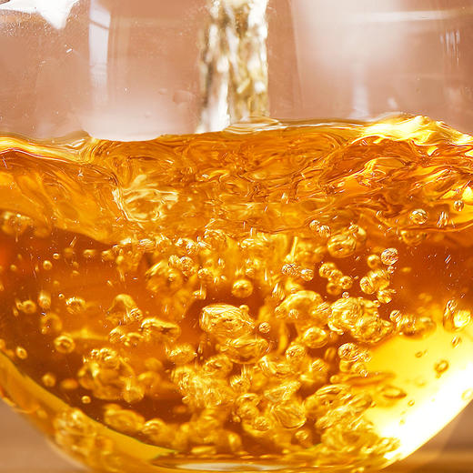 【七彩云南1939滇香之源•滇红茶系列】甄选云南各大茶区优质茶青 匠造高香滇红 根据原料特色，优化改进萎凋、揉捻 发酵、烘焙等工艺环节 造就产品独特的醇蜜口感 2种规格任选 商品图4