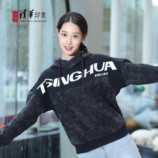 清华文创斜体英文落肩款套头帽衫 商品图0