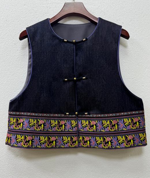 盛唐婧 | 梦华牛仔重缎香云纱拼苗绣对襟马甲 商品图0