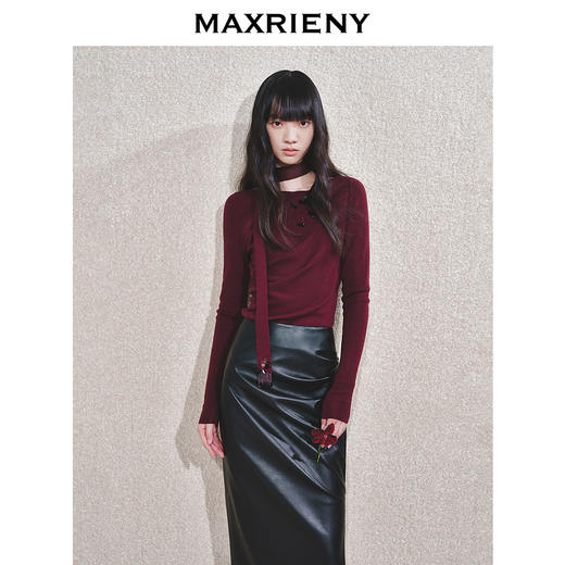 【商场同款-节庆穿搭】MAXRIENY精致复古安哥拉红一字领针织上衣(货号:MC85SW793) 商品图0