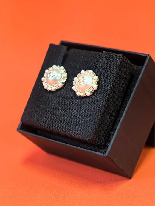 CHANEL香奈儿 双C标志设计 珍珠耳钉 商品图1