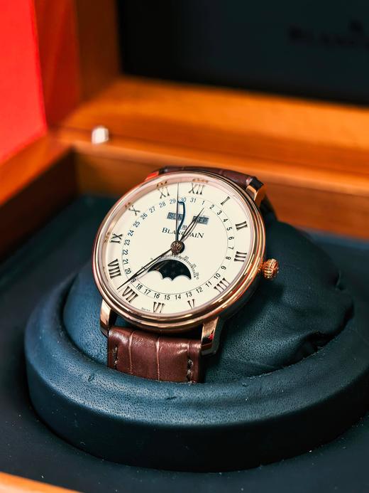 BLANCPAIN宝珀 经典系列VILLERET 自动机械机芯 30m防水 男表 瑞表 40mm 白色表盘 红金表壳 鳄鱼皮表带 商品图5