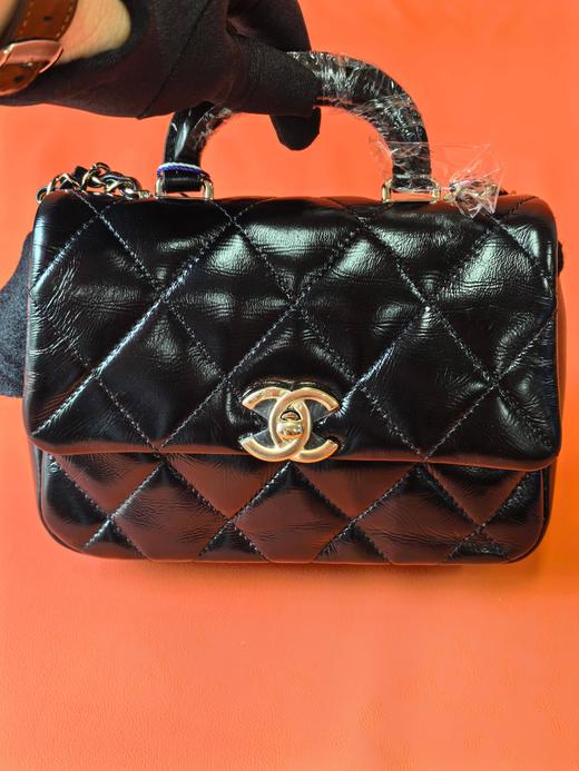 CHANEL香奈儿 24C 早春度假系列 经典菱格纹链条与金色金属 抛光小羊皮 口盖包单肩斜挎包 女款 黑色 商品图2