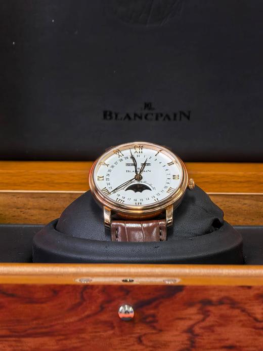 BLANCPAIN宝珀 经典系列VILLERET 自动机械机芯 30m防水 男表 瑞表 40mm 白色表盘 红金表壳 鳄鱼皮表带 商品图4